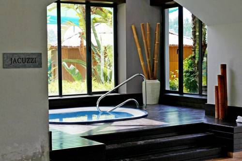 エステポナ スペイン ホテルバウチャープロモーションコード Estepona booking.com